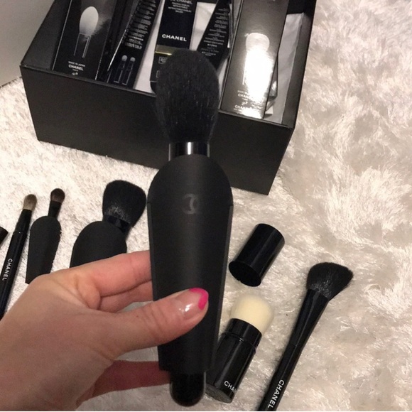 Chanel brushes . Brand new . 7 total brushes - Picture 4 of 8